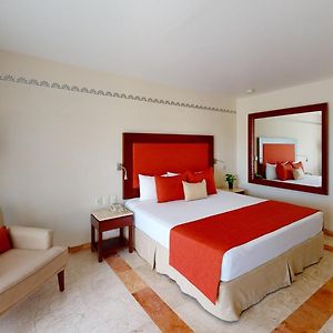 Deluxe Swim-Up Ocean View Adults Only